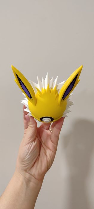 Jolteon pokeball pokemon 3d