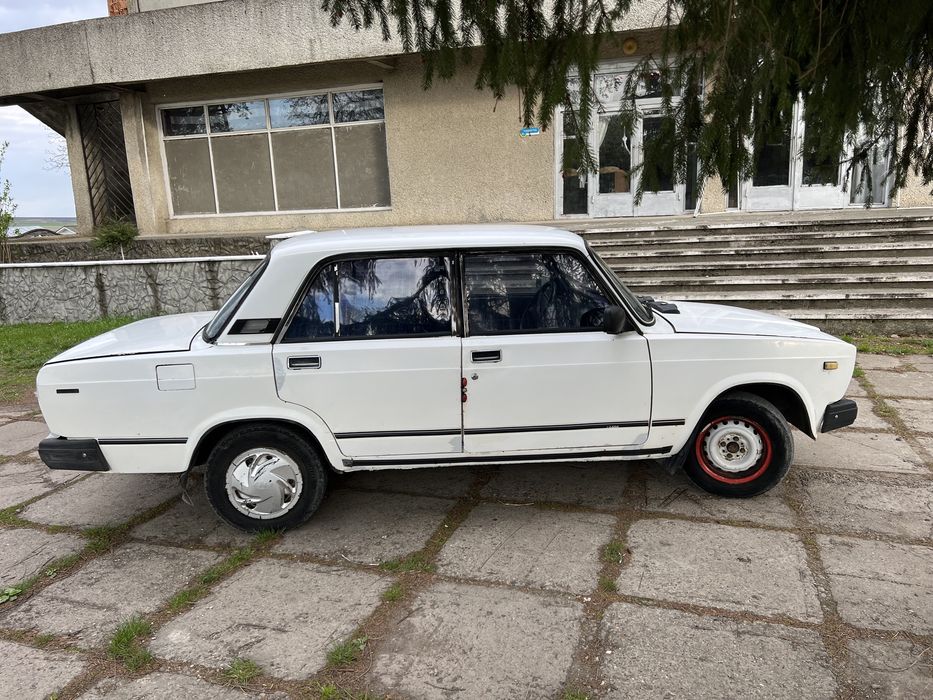 Ваз 2107 жигуль 1997 року.