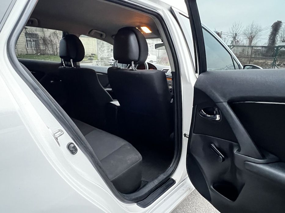 Toyota Avensis автомат 2011рік