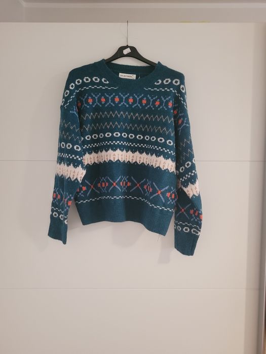 Sweterek świąteczny butelkowa zieleń z wzorkami