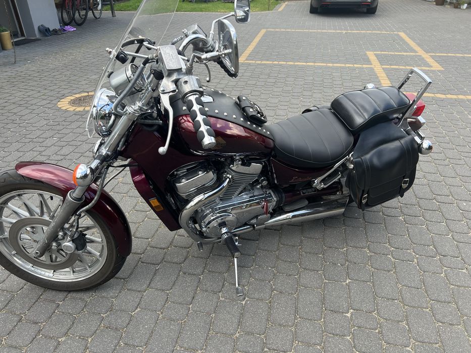 Suzuki Intruder VS700