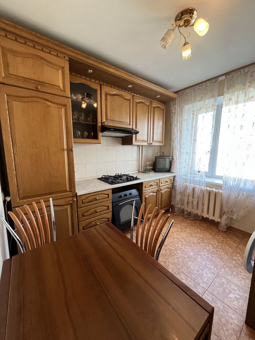 Продам   2-кімнатну квартиру в цегляному будинку, (район готелю «Градецький»)