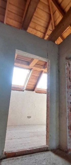 Продається добротній будинок в селі Угринів район Пасічної