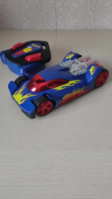 Машинка Hot wheels на дистанційному керуванні