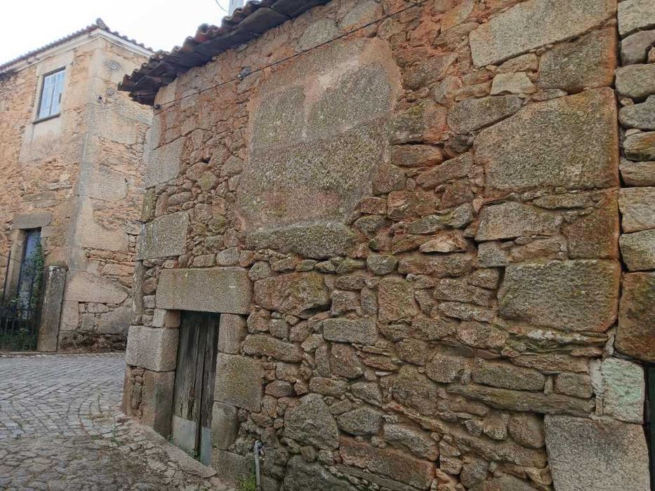 Casa de Aldeia para restauro