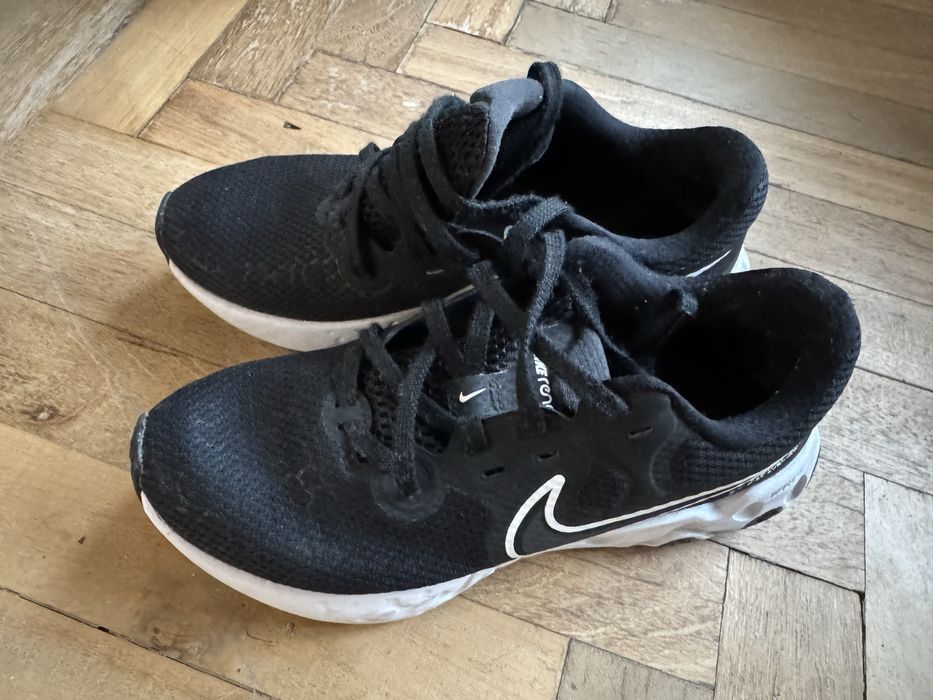 Бігові кросівки nike renew