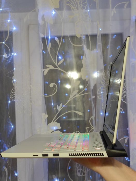 Alienware m17 r3 i7-10750h rtx2070 Super 16gb 1tb ssd