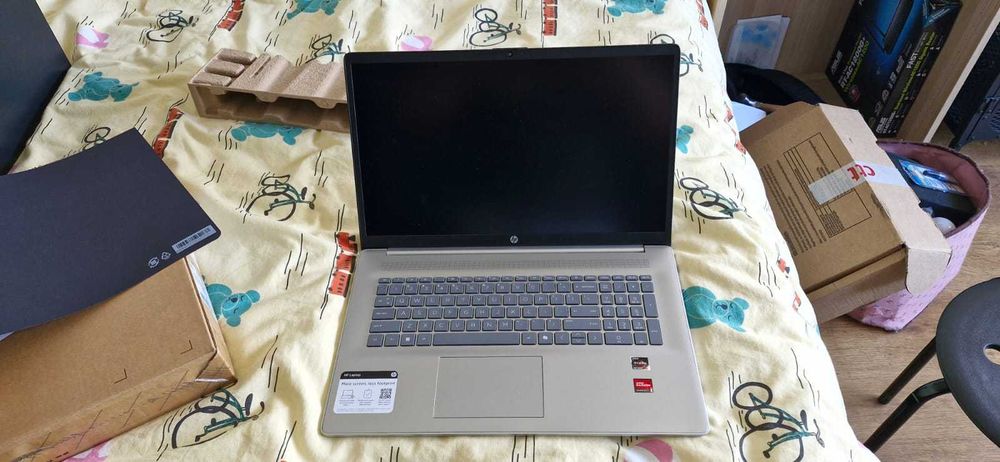 Vendo Portatil 17.3 HP Ryzen 5 7520U 8GB LDDR5 HD 512GB Novo na caixa