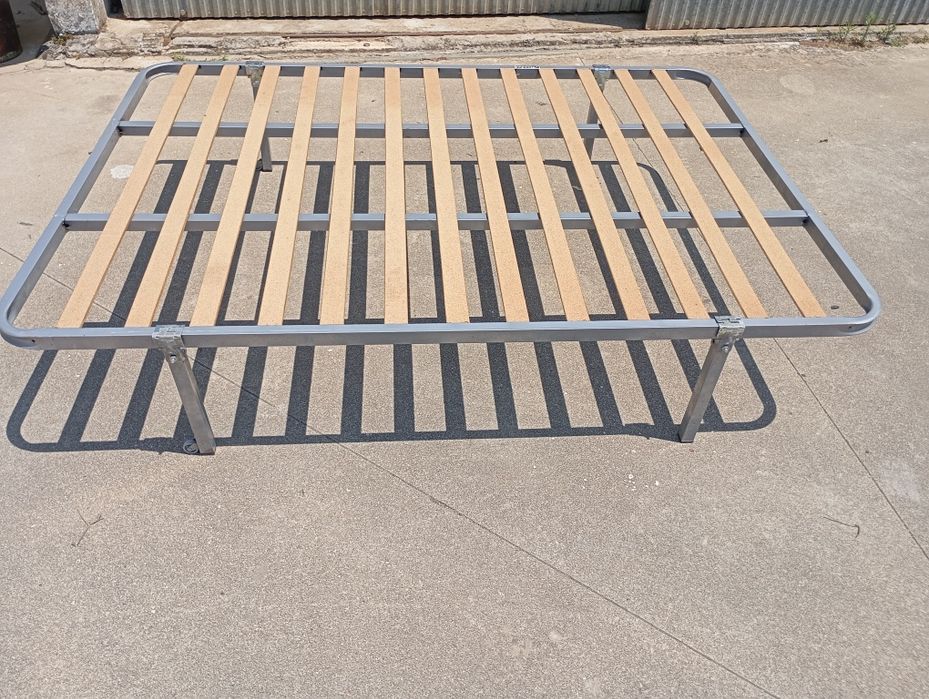 Cama com pés desmontável 1,83x1,33