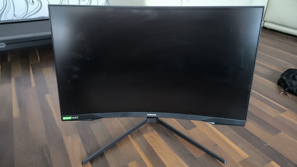 Samsung Odyssey G7 27" 240гц  2560x1440