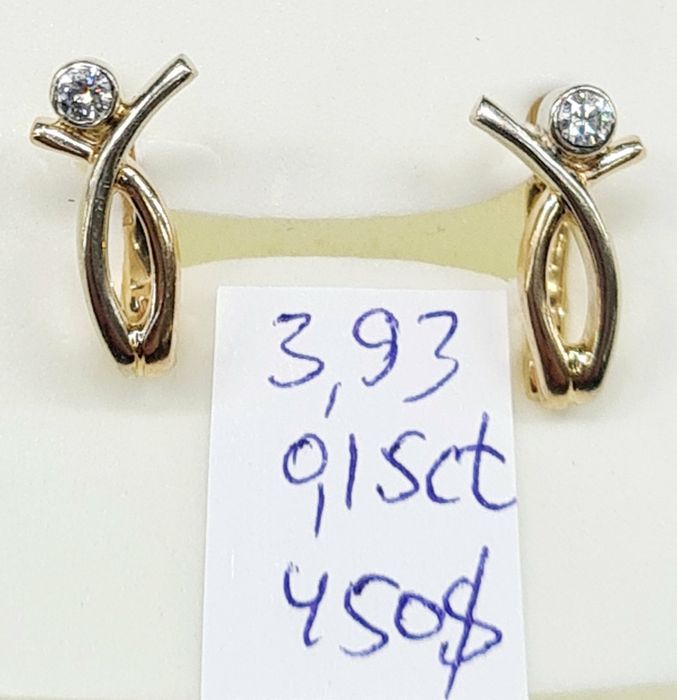 Продам золотые серьги с бриллиантами