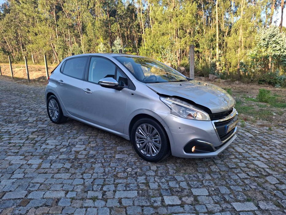 Peugeot 208 1.6 BlueHDi Style Apenas 111 Mil Kms Nacional de 2016/11