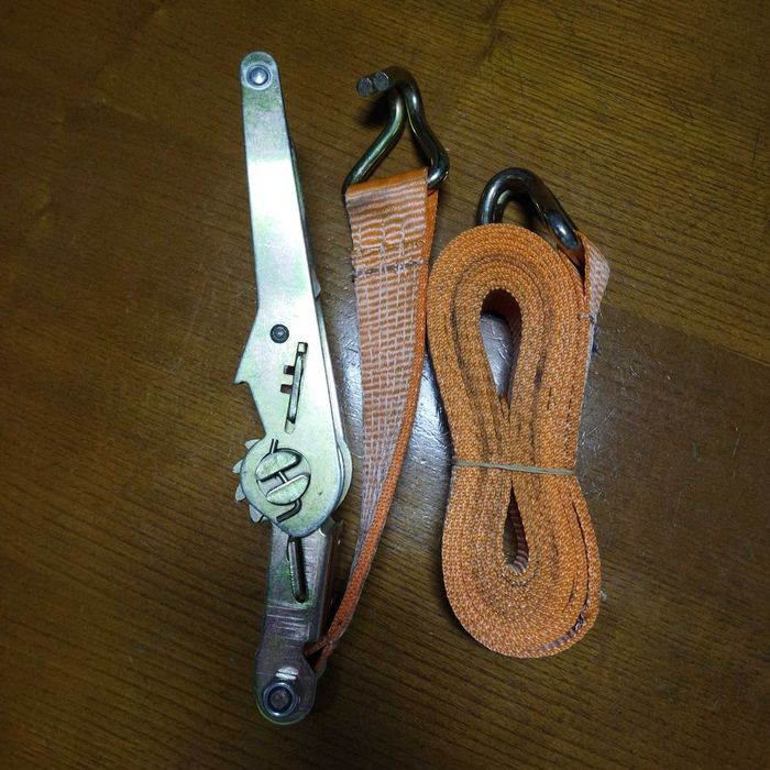 Cintas + roquete para aperto de carga