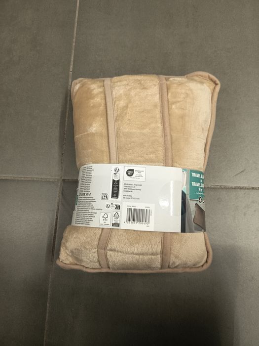 Nowy brązowy koc podróżny i poduszka 2w1