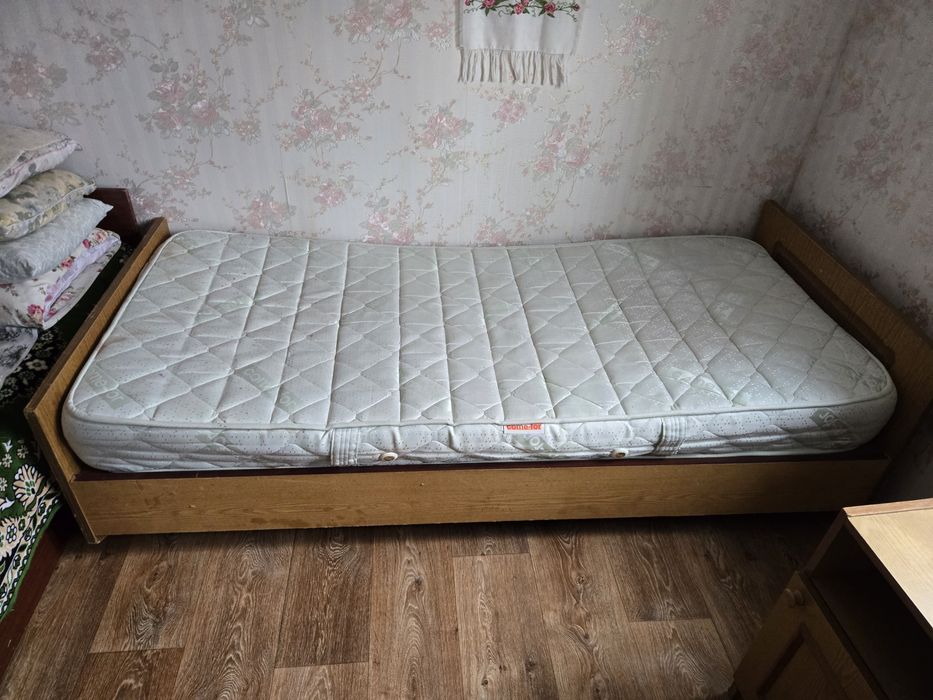 Кровать, столик тумба бу