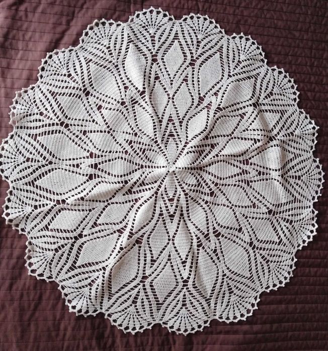 Biały obrus szydełkowy 88 cm