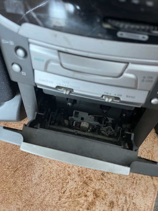 Aparelhagem com 2 colunas- Rádio / cassete / CD