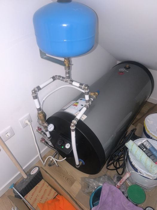 Serviços de eletricidade e canalização