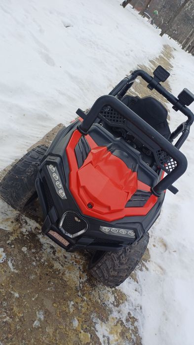 Продам машину детскую