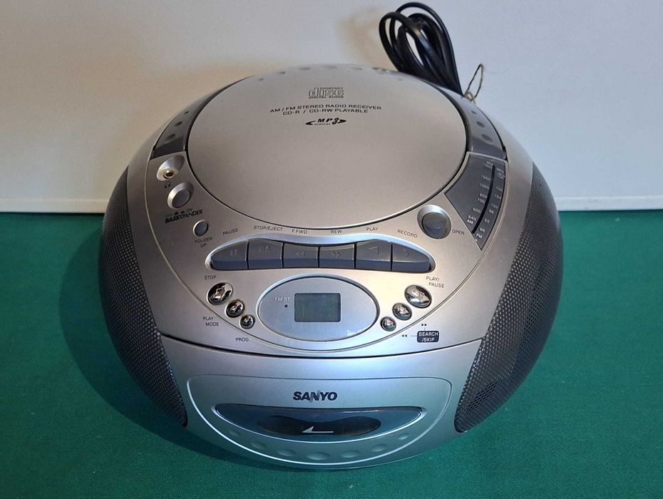 Sanyo MCD Z75M, CD Player Stereo Radio Cassette Recorder