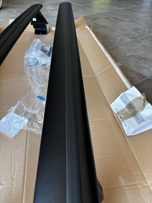 Barras de tejadinho Cruz Airo Dark T - com kit fixação Peugeot
