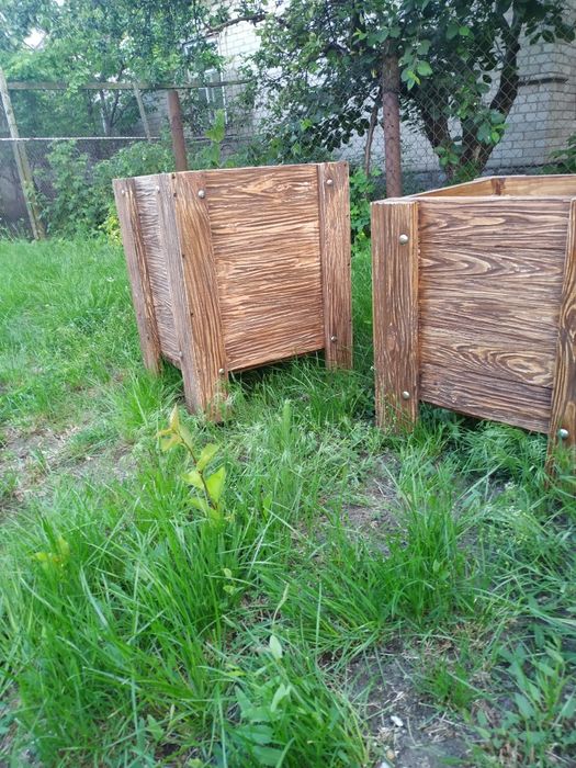 Кашпо для туи из натурального дерева.