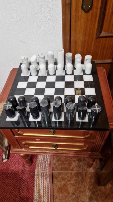 Mesa de Xadrez com peças Mármore