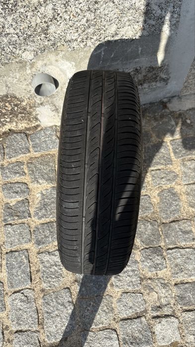 Dois pneus como novos 17565R14