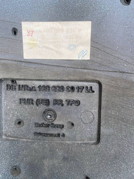 верхня накладка козирок панелі приладів щитка приладів Mercedes-Benz A-Class (W168) 1997–2004 1686800017