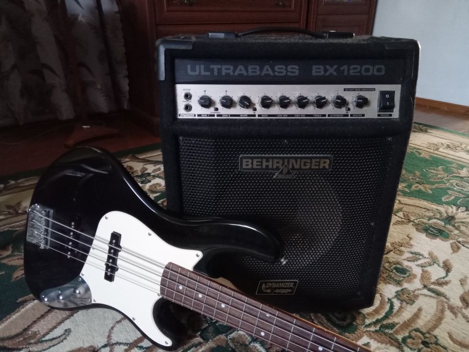 Комбопідсилювач FENDER 100