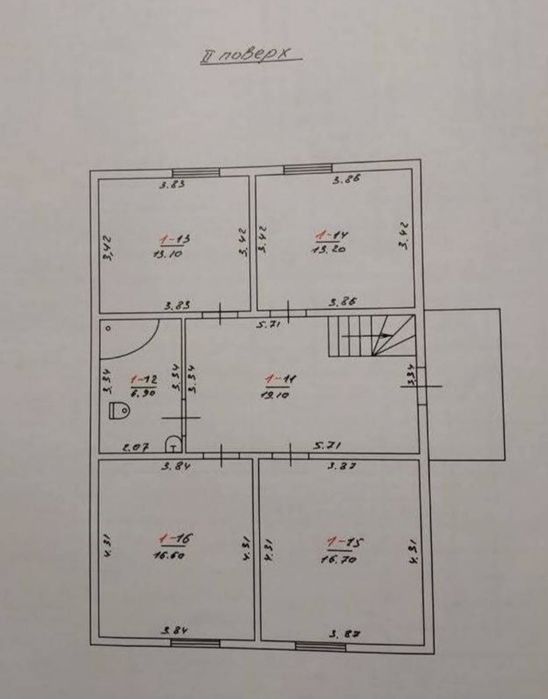 Продам отличный дом-сруб в центре г.Беляевка.