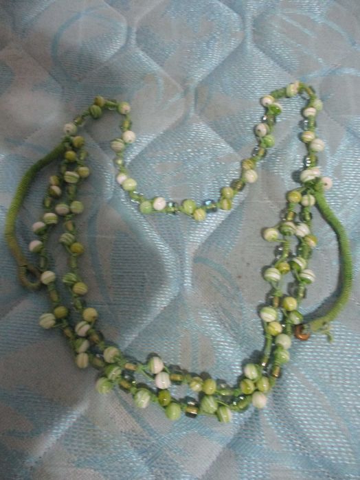 colar de senhora verde-muito bonito