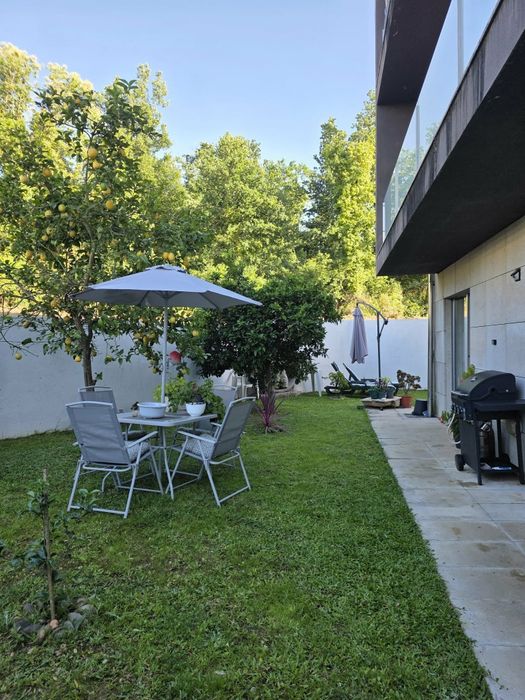 T1 com Jardim/Logradouro de 113m2 e Garagem Privativa