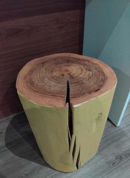 Mesa de apoio - tronco em madeira lacada