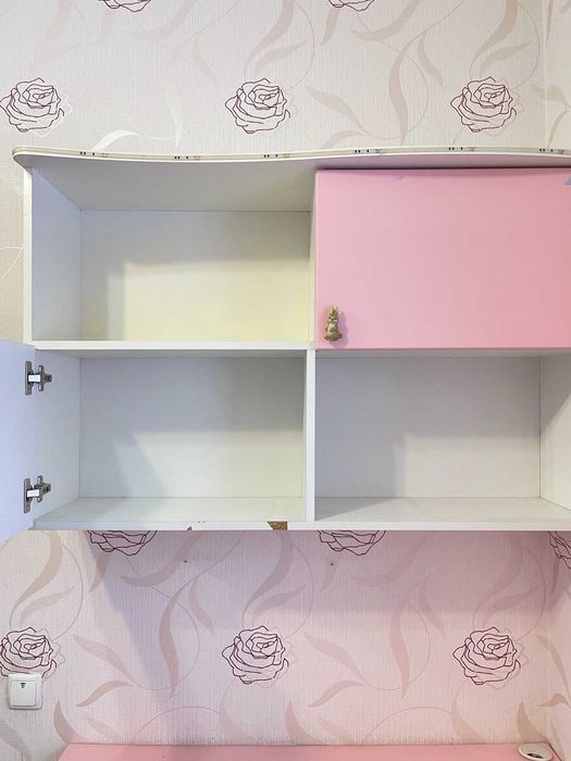 Стол, шкаф, полка