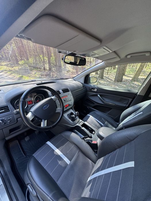 автомобіль Ford Kuga