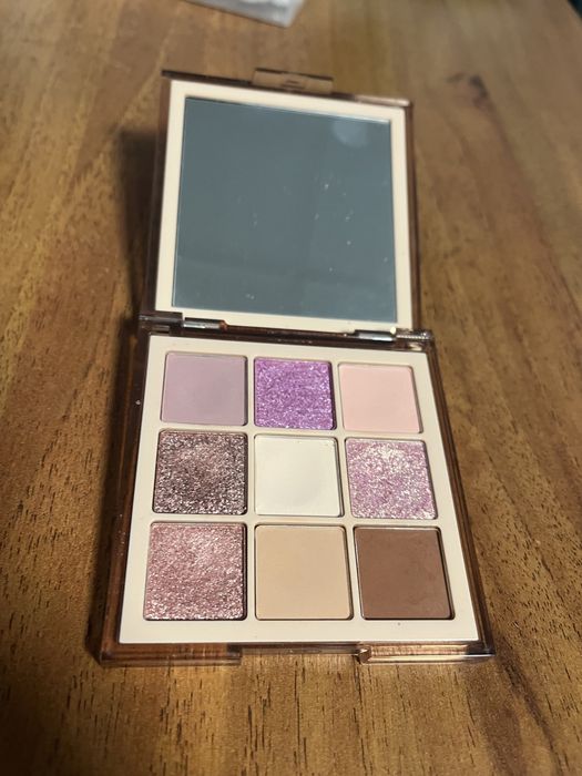 Палетка тіней Huda Beauty