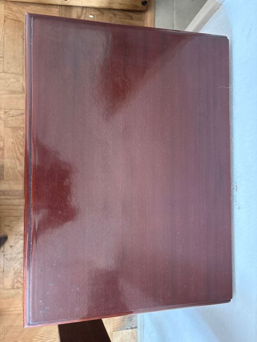 Mesa de cabeceira com 4 gavetas