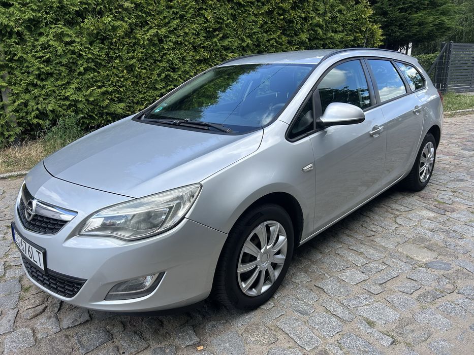 Opel Astra J 1.7 cdti 2011