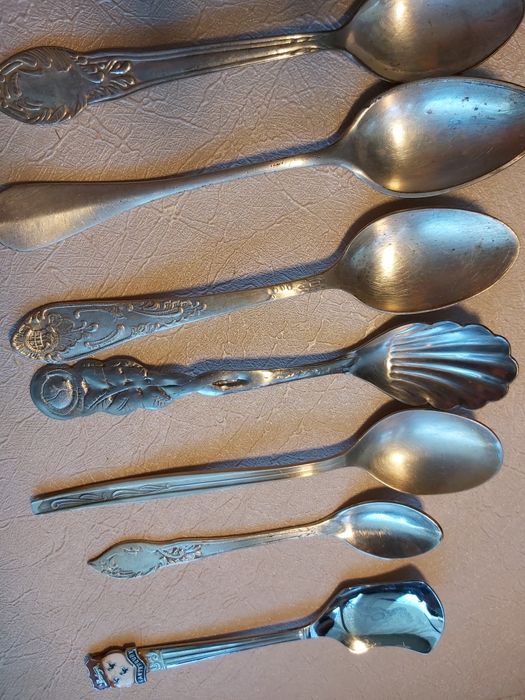 Stare łyżeczki kolekcjonerskie