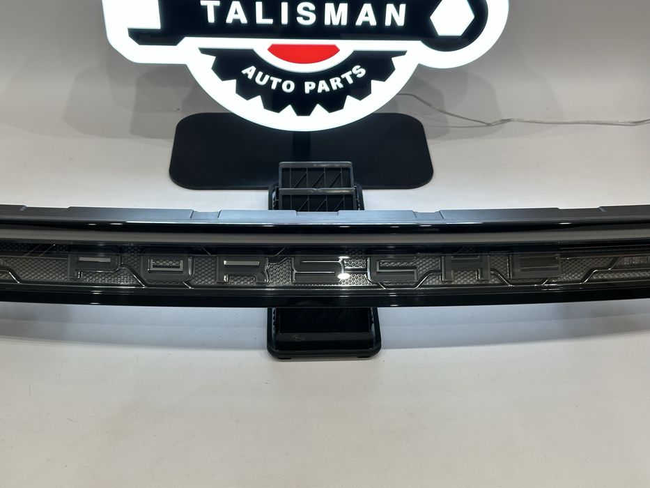 Porsche Taycan центральний фонарь бленда в наявності 9JA945082G