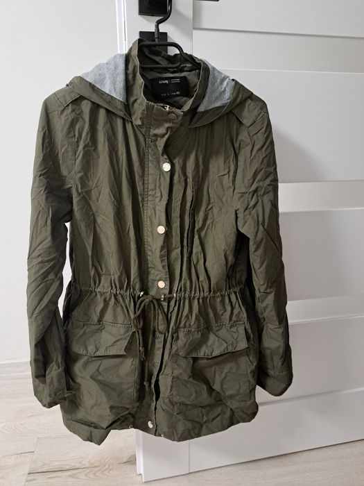 Płaszcz krótki parka khaki Sinsay L 40