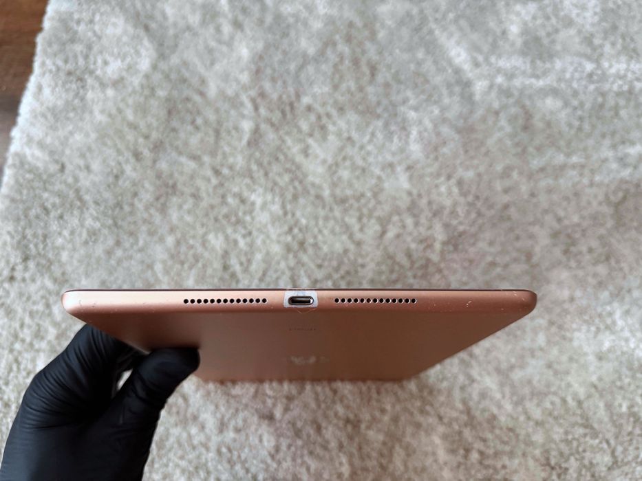 Tablet Apple iPad 7 generacji Gold 32 GB Wi-Fi A2197, sprawny, stan db