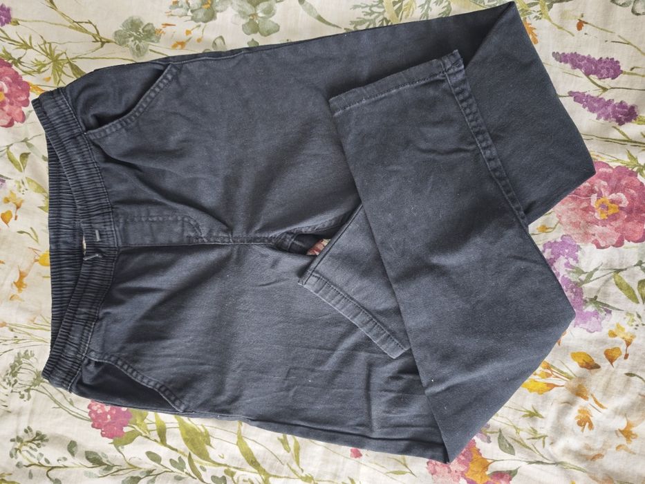 Granatowe spodnie na gumce Pepco Destination