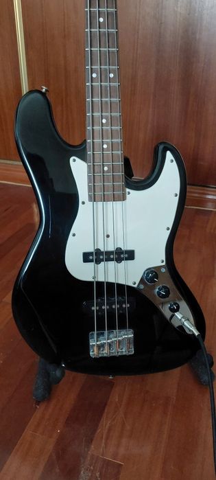 Conjunto Baixo + Amplificador Harley Benton