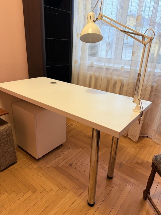 Стіл манікюрний +лампа