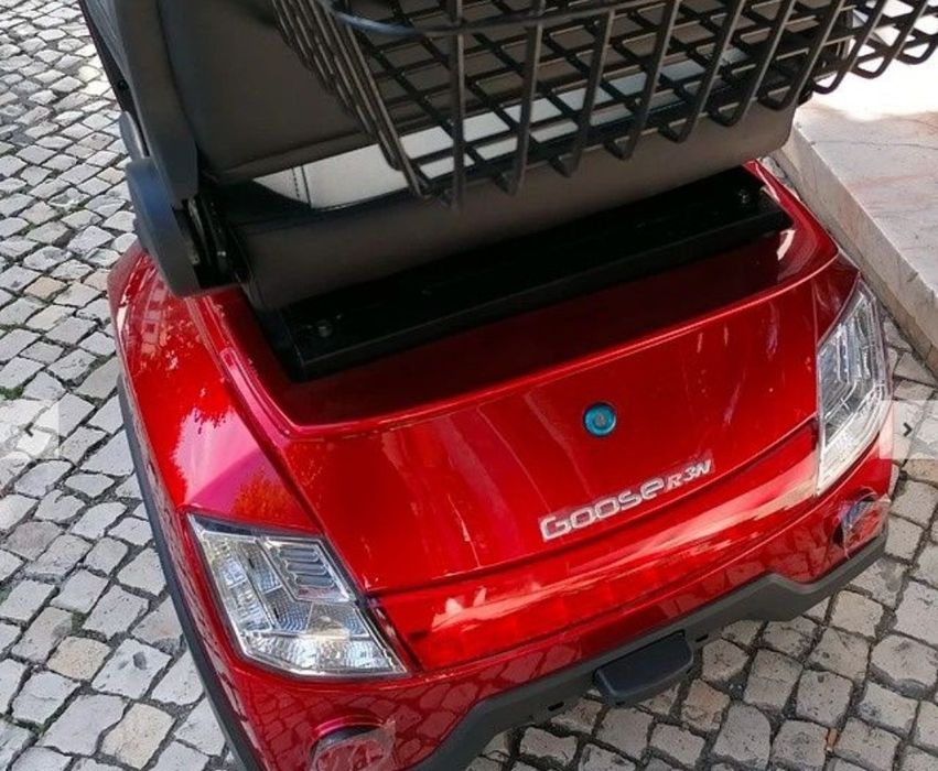 Vende-se scooter elétrica semi-nova