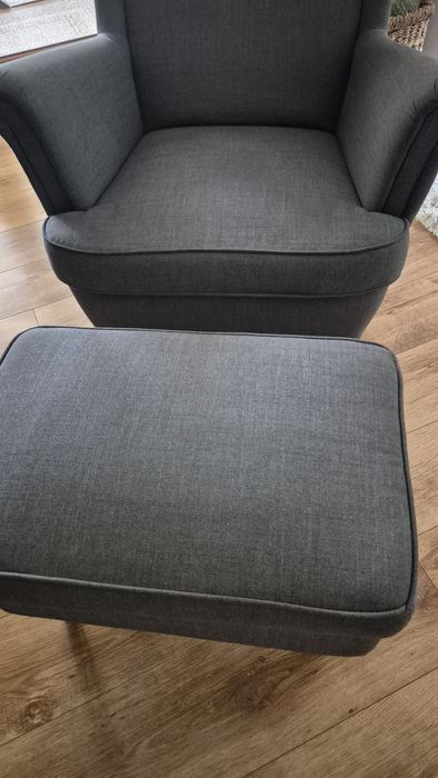 Fotelik uszak z podnóżkiem Ikea