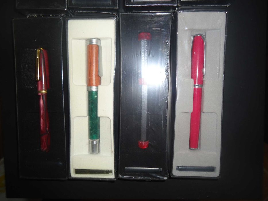 Conjunto de 8 Canetas de Coleção de Tinta Permanente - Novas