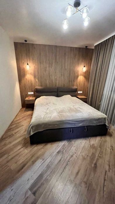 Без%  Продам простору 4х кім кв 125, 5м2  по вул. Вишняківська 13.